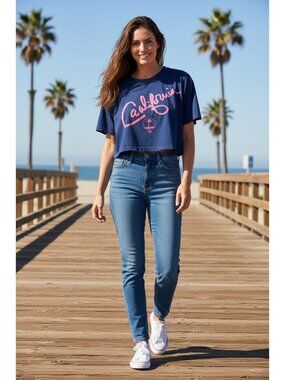 Vintage C & H California Graphic Cropped T-shirt Single stitch Blue Pink medium